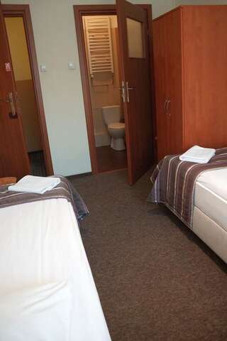 Отель Hotel BOSiR Белосток Двухместный номер с 2 отдельными кроватями-2